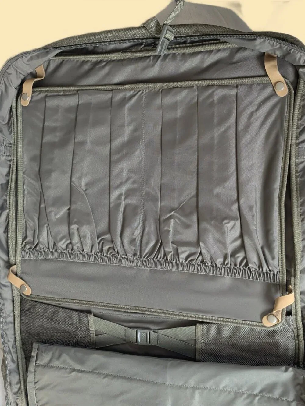 Briggs & Riley Baseline Nylon Garment Carrier w shoulder strap & combo lock